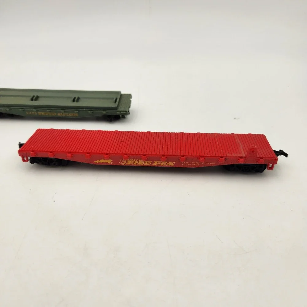 Lot of 3 HO Scale Flatcars Western Maryland 2475 Green and Fire Fox Red Plastic